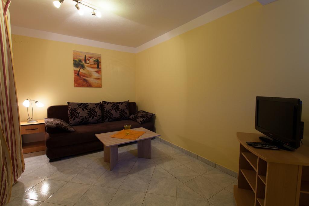 Villa Mir Polje  Екстер'єр фото